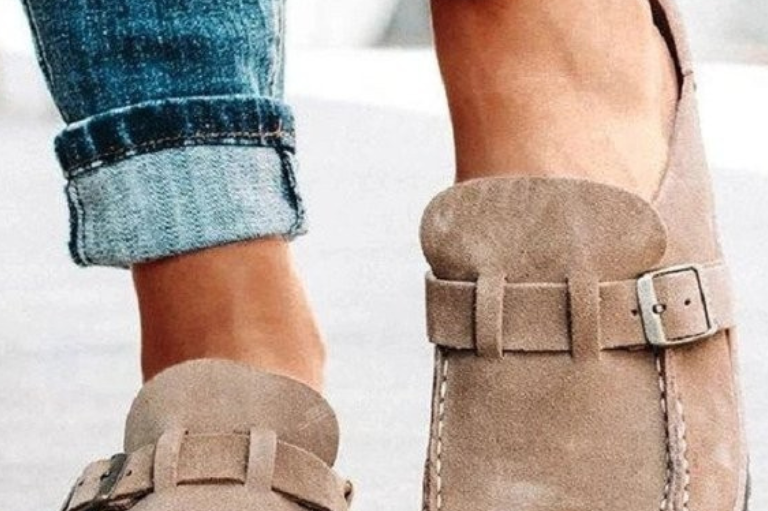 Valencia – Suede Buckle Comfort Clogs