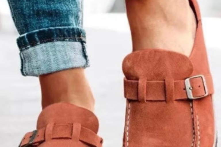 Valencia – Suede Buckle Comfort Clogs