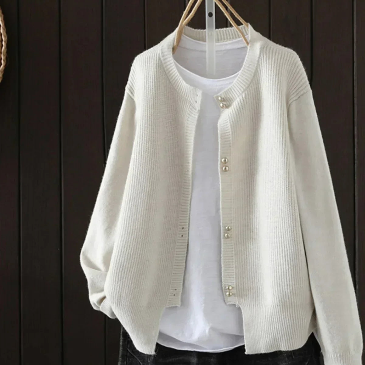 ELARA | PEARL-BUTTON CARDIGAN