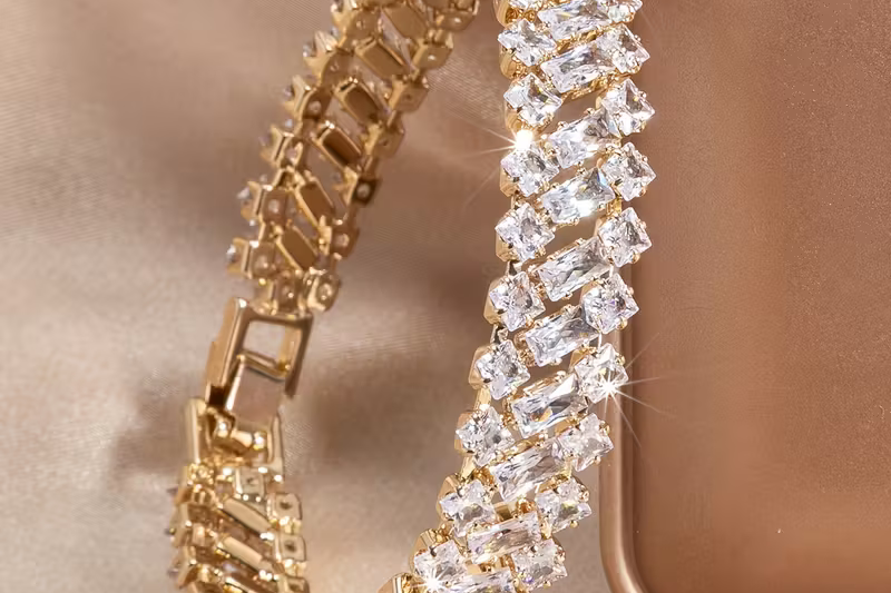 Elegant Emerald Gold Luxe Bracelet