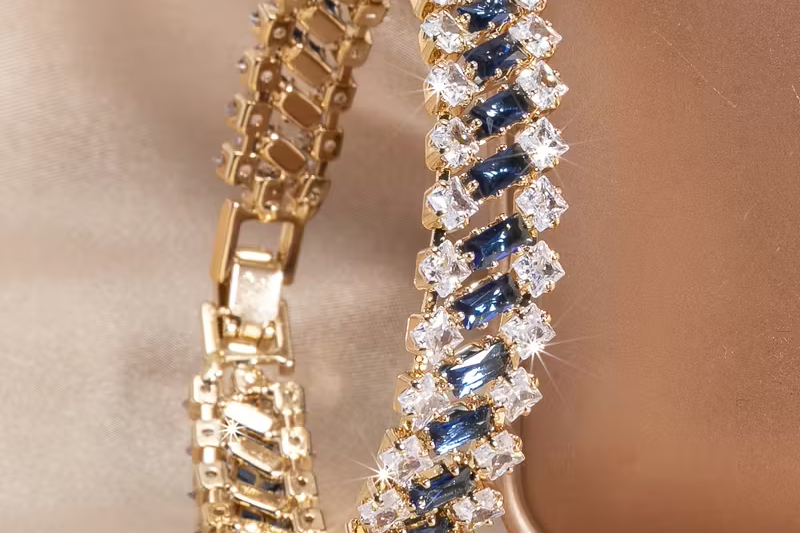 Elegant Emerald Gold Luxe Bracelet