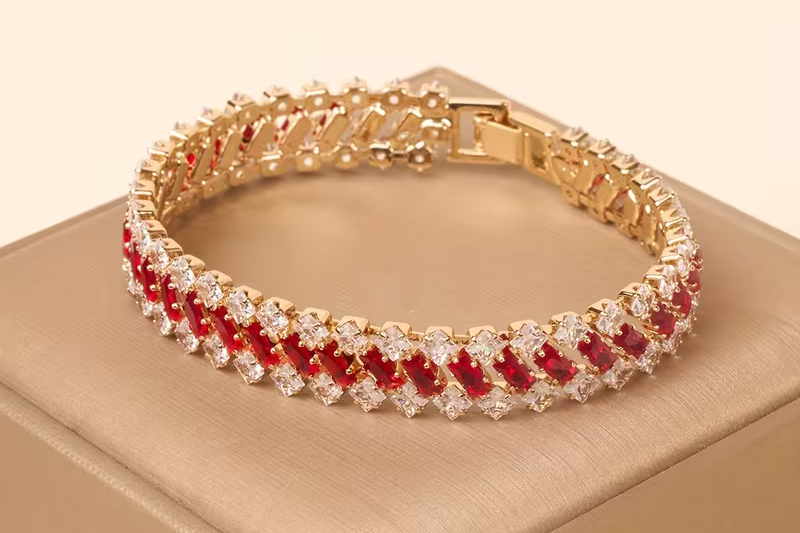 Elegant Emerald Gold Luxe Bracelet